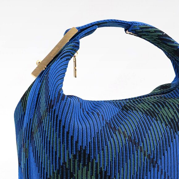 Burberry Medium Peg Duffle Bag - Picture 2 of 14